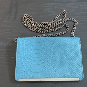 Blue scale multi card crossbody